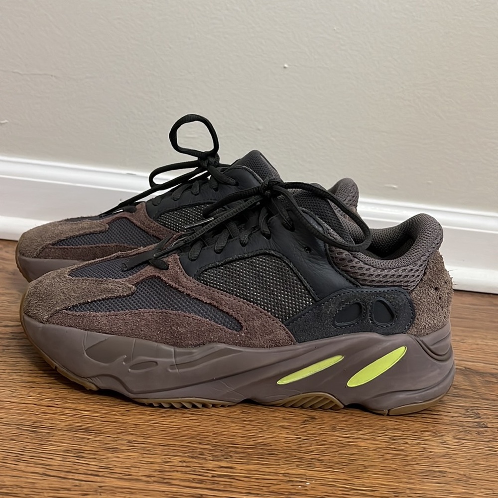 adidas Yeezy Boost 700 Mauve - Picture 2 of 7